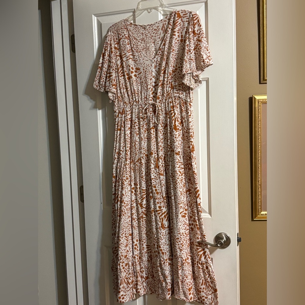 Two Stylish Patterned Midi Dresses - image 2